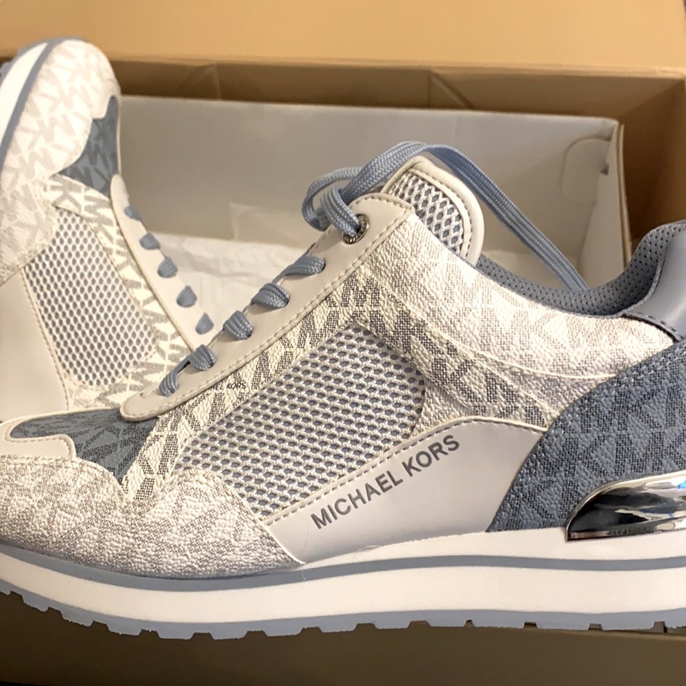 🔥(New) Michael Kors Wilma Trainer Pale Blue/White Size 8.5